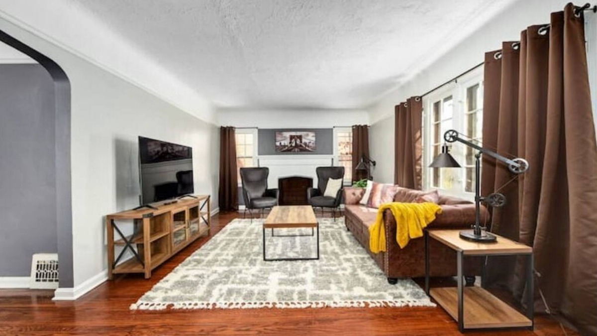 Shaker Heights Apartment | Charming & Updated ~ Long-Stays OK ~ Near Cleveland Clinic
