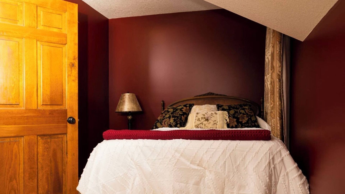 Shepherd Apartment | Charming Upper Level 3-bedroom apartment in lovely Shepherd