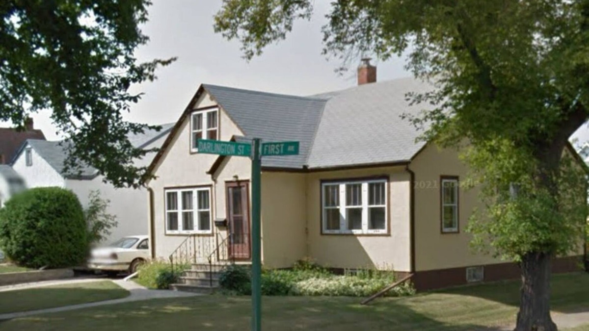 Yorkton Apartment | Charming upstairs apartment