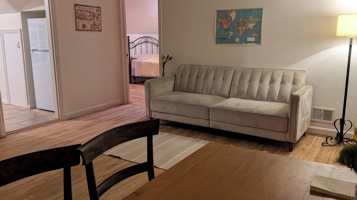 Athens Apartment | Charming upstairs apartment in Athens, OH