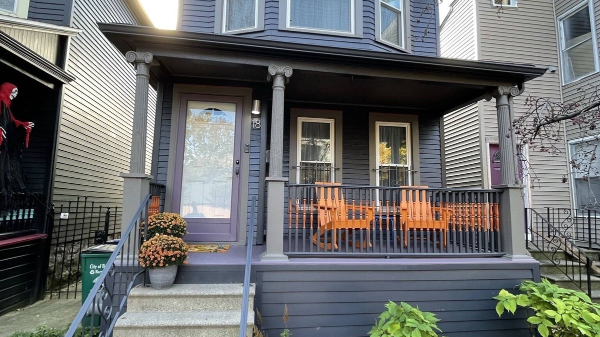 Front Park House | Charming Urban OasisnConveniently located on a small historic street.
