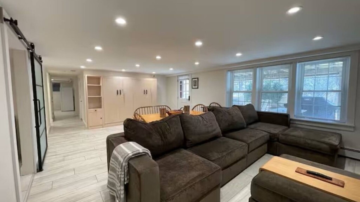 Manchester-by-the-Sea Apartment | Charming 1-bedroom Guest suite in amazing Manchester-by-the-Sea with WiFi, AC