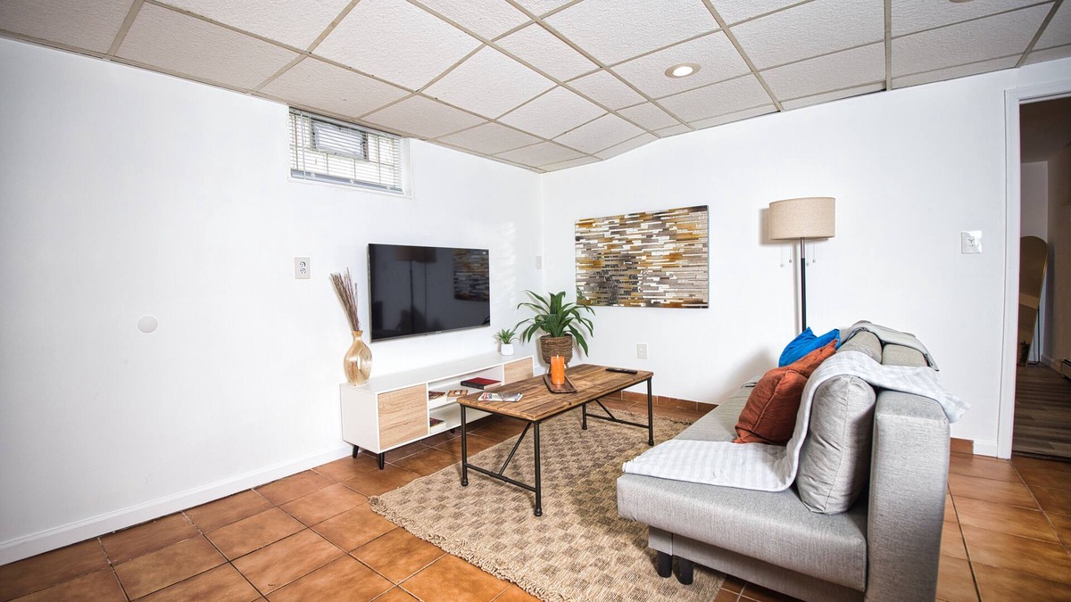 North Bergen Apartment | Charming 1-bedroom apartment with King Size bed near NYC