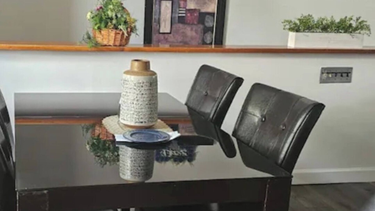 South Chicago Heights Apartment | Charming and a Cozy 2-bedroom apartment in South Chicago Heights with AC