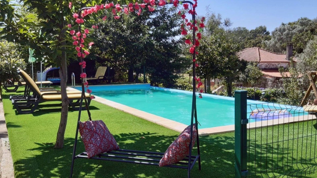 Estoraos House | Charming vacation home with pool in Ponte de Lima!