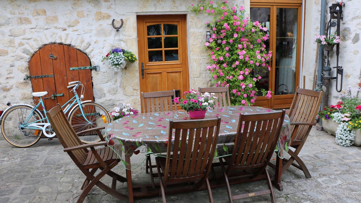 Larchant Cottage | Charming vacation home near Fontainebleau, close to climbing areas
