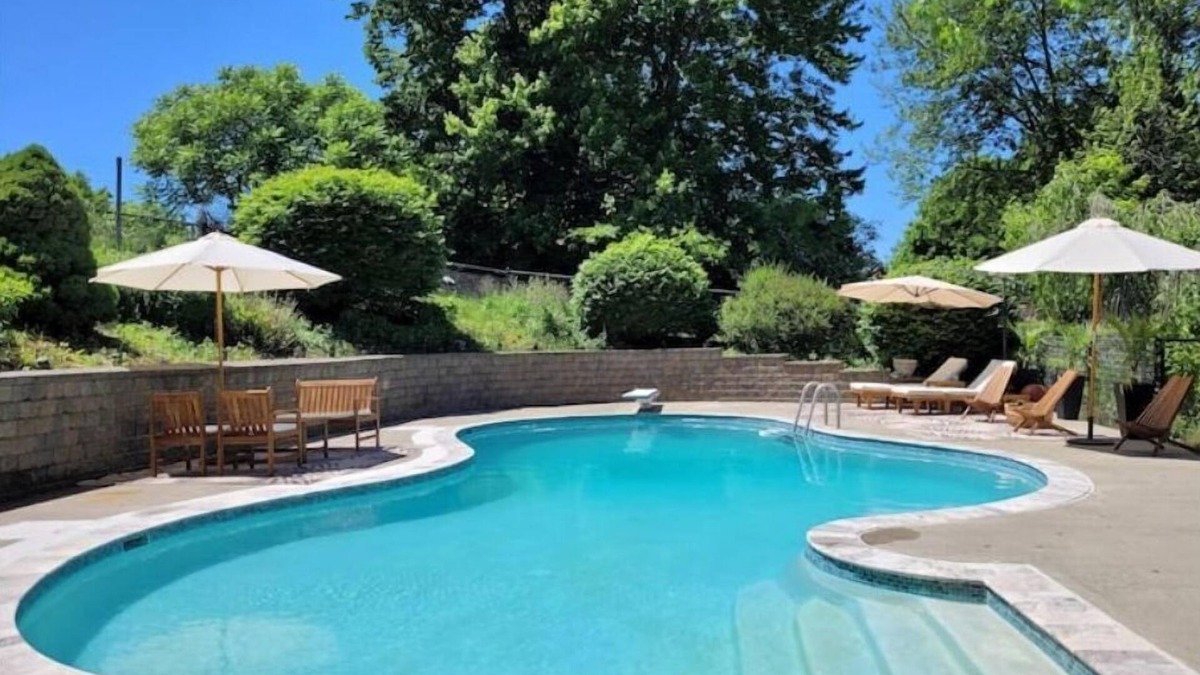 Poughkeepsie House | Charming Vacation House w/Pool & HotTub