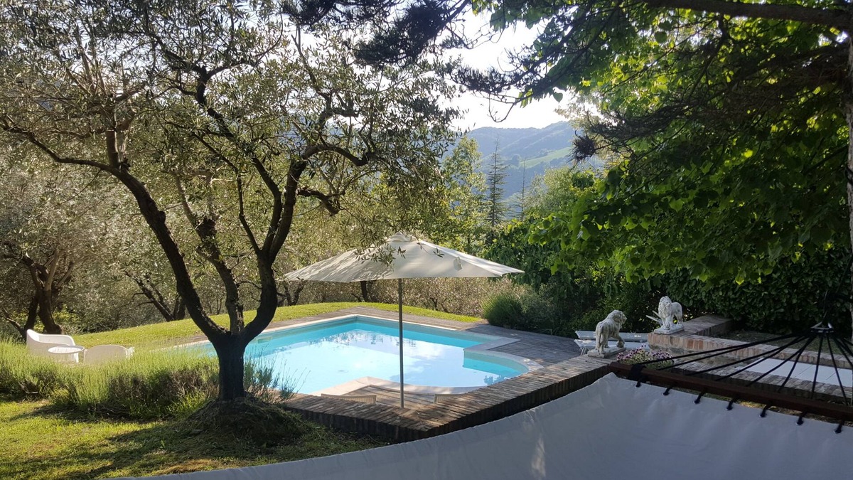 Voltre House | Charming vacation home with pool, sun deck and olive grove