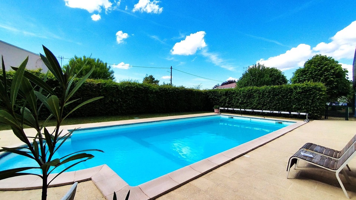 Nalliers House | Charming Vendée gîte - L'Eglantine Heated pool in season!