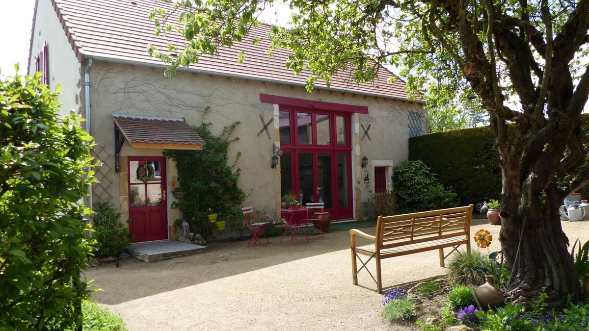 Deneuille-les-Mines Cottage | Charming Village Getaway: Renovated Barn, Accessible, Garden, Near Scenic Walks & Attractions