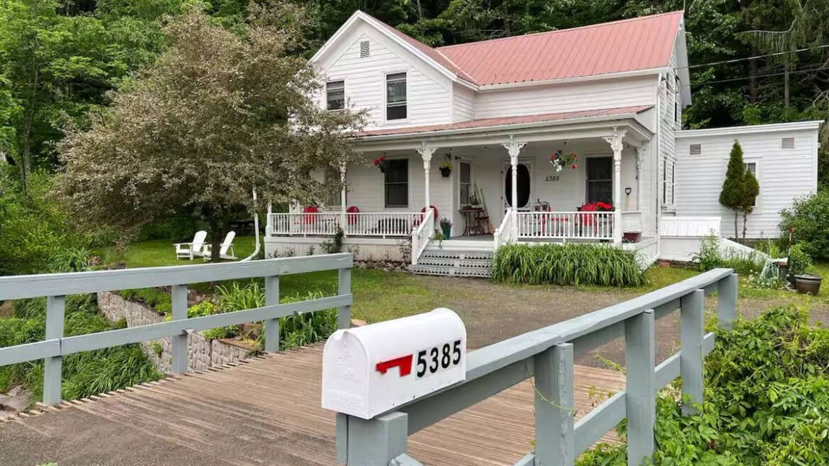 East Meredith House | Charming Victorian Farmhouse in Historic Hamlet