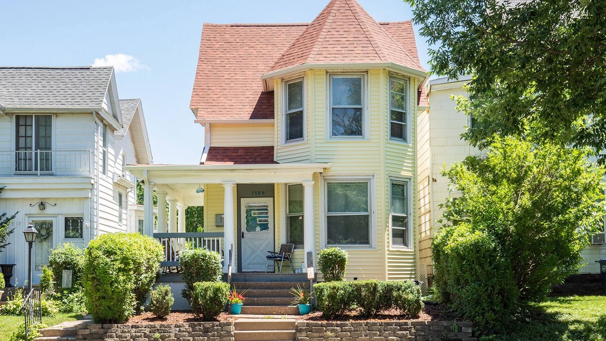 Davenport House | Charming Victorian 2 min downtown, close to Palmer