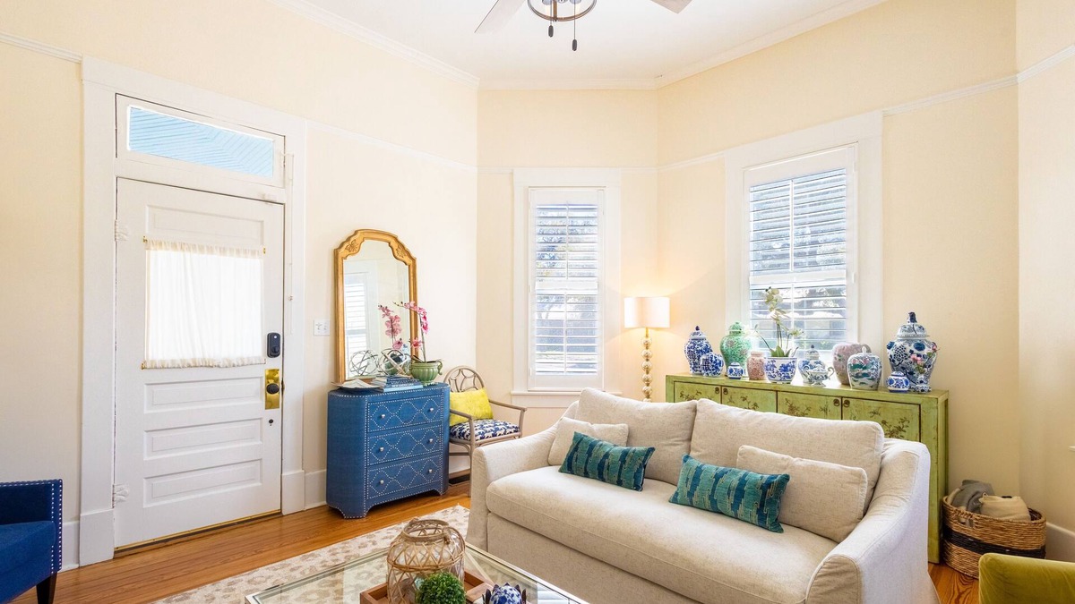 La Grange House | Charming Victorian Bike to Shops, Mins to Antiques & Wedding Venues