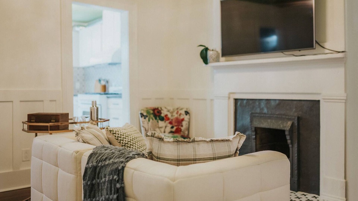 Metropolitan House | Charming Victorian District Townhome Steps from Forsyth Park