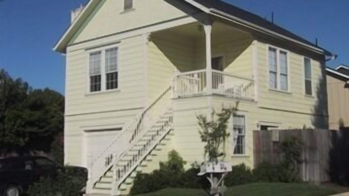 St. Helena House | Charming Victorian - walking distance to town.