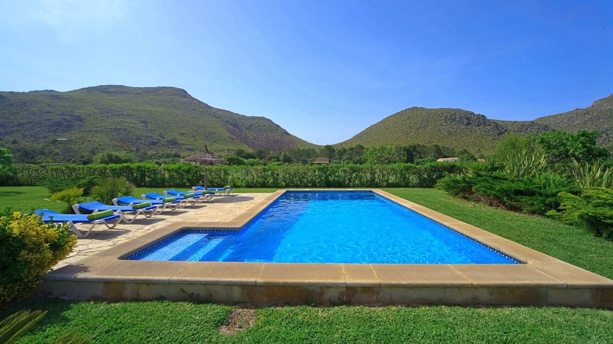 Les Palmeres Villa | Charming villa w/pool walking distance to beach!