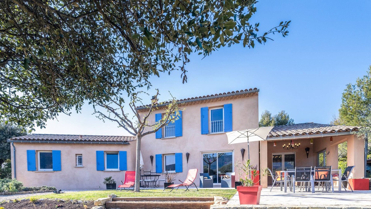 Mollans-sur-Ouveze Villa | Charming villa facing the Ventoux, 1km from the village with heated swimming pool.