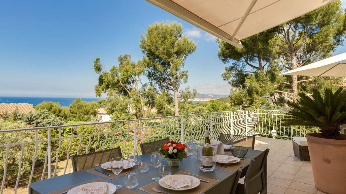 Saint-Cyr-sur-Mer House | Charming Villa, Comfort, Sea View, 9 min walk Calanques, Separate apartments