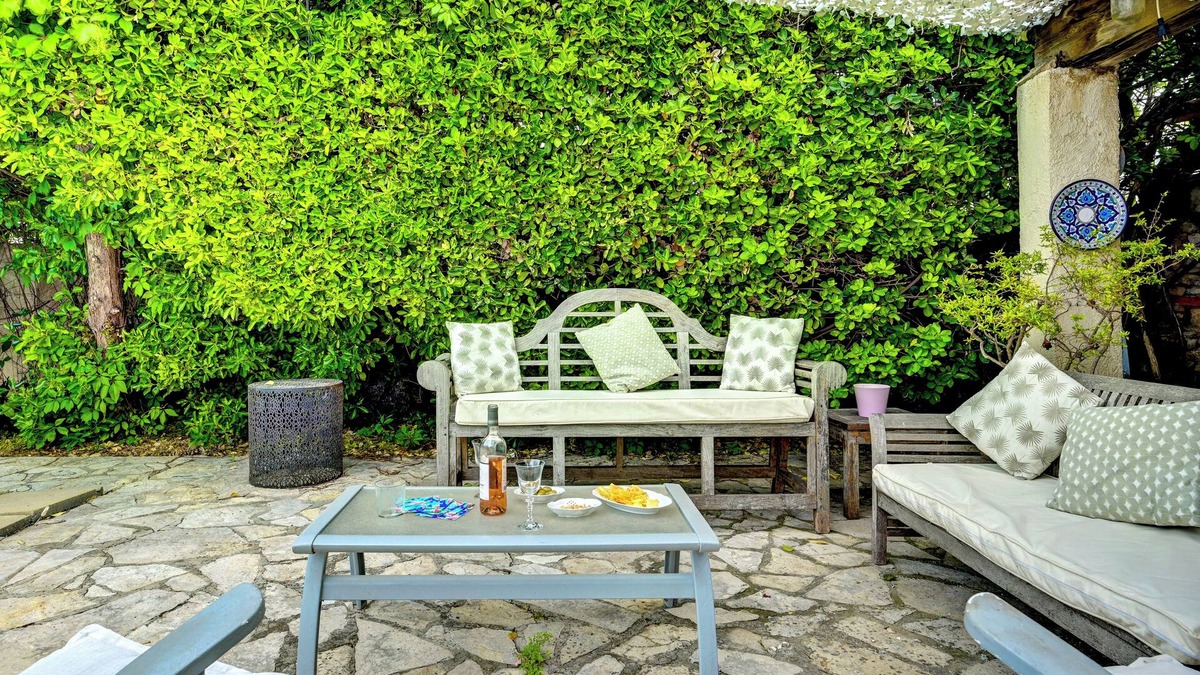 8th Arrondissement Villa | Charming villa 200 m from the sea with swimming pool