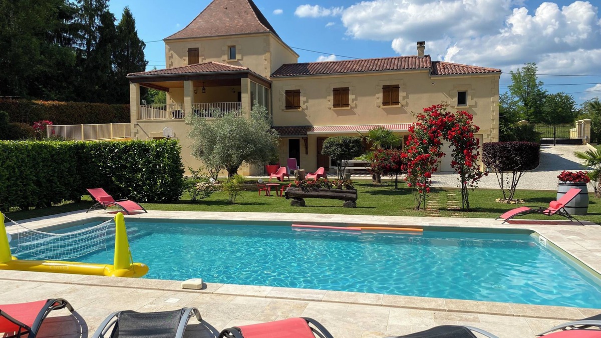 Sarlat-la-Caneda House | CHARMING VILLA IN SARLAT 4/8 pers, green and flowery setting, heated swimming pool