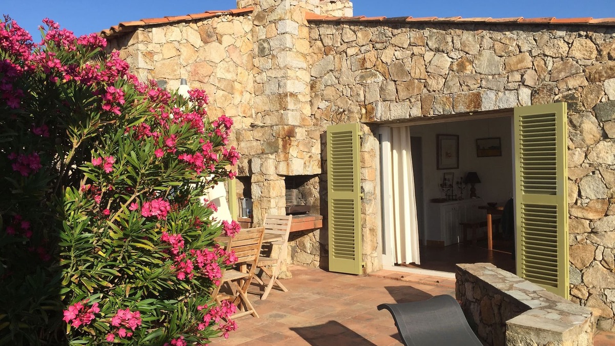 Marine de Davia House | Charming villa in Marine de Davia – 50m from beach, sea view & stunning sunsets