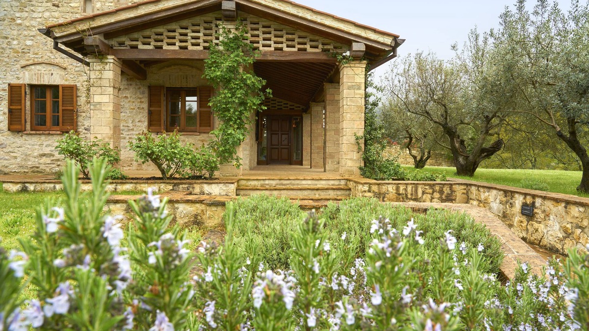 Montelovesco Villa | Charming Villa in the Antognolla Estate