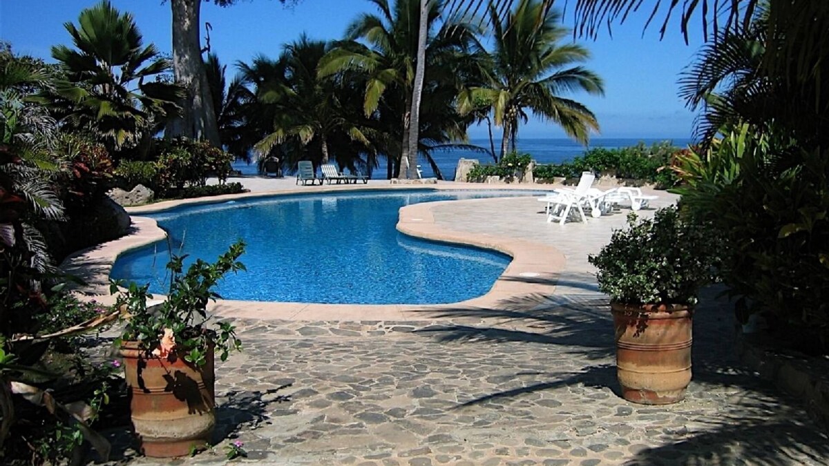 Platanitos Villa | Charming Villa on Peaceful Gated Peninsula