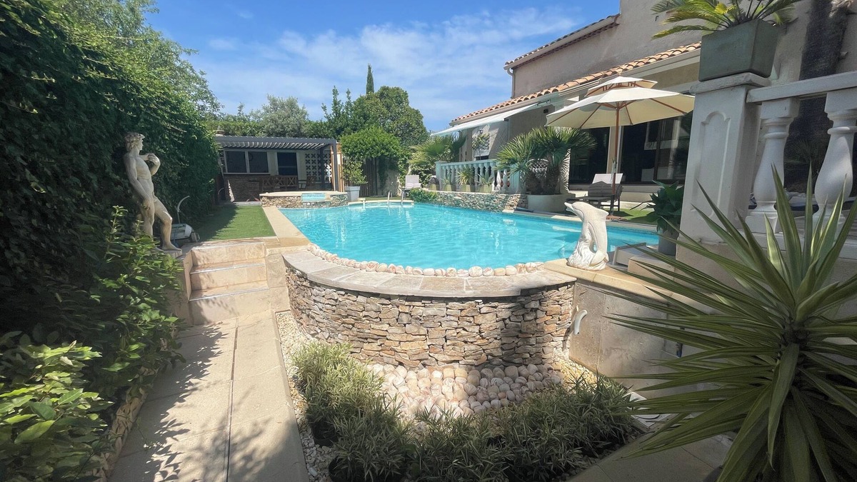 Vitrolles House | Charming villa, pool and jacuzzi in Provence