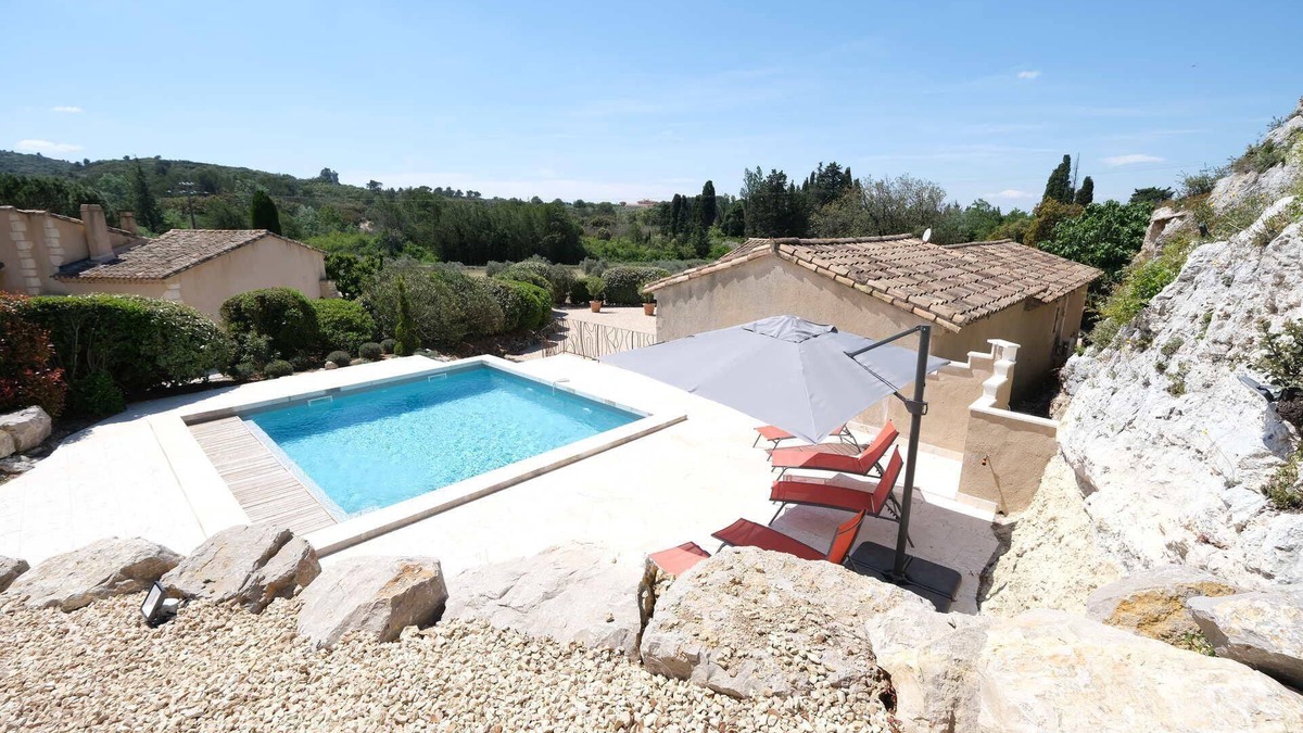 Orgon House | Charming villa with heated pool for 8 people near Eygalieres, in the heart of the Alpilles nature park in Provence