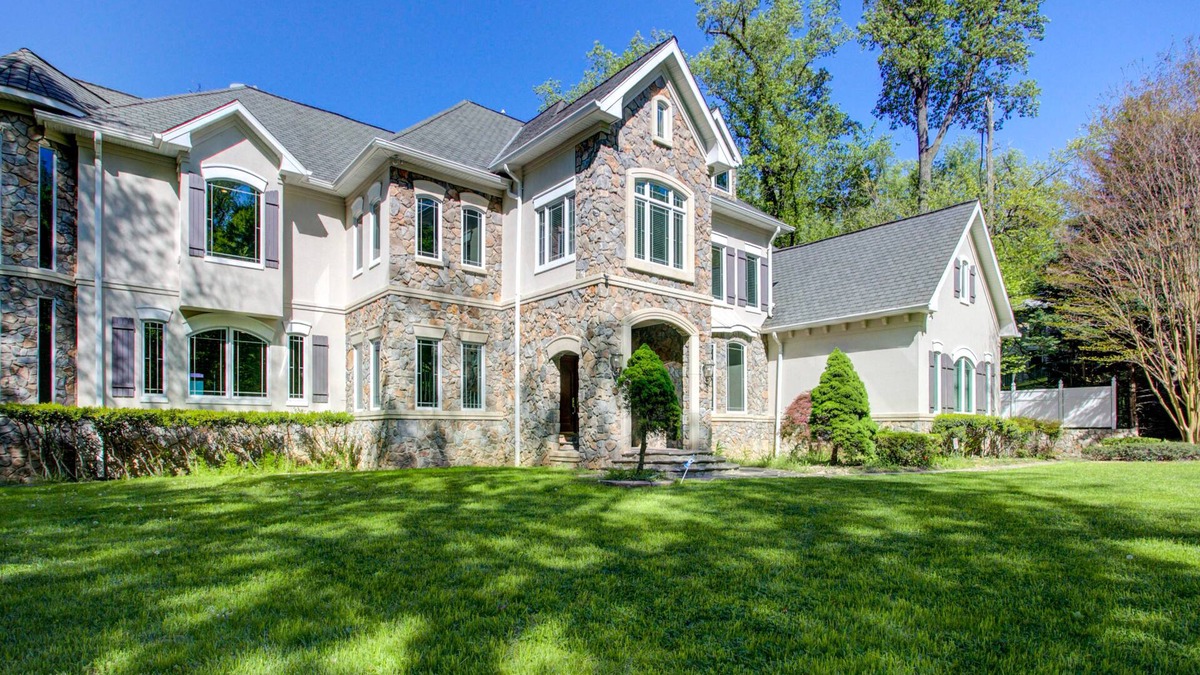 McLean Villa | Charming Villa with Spectacular Waterfront Views