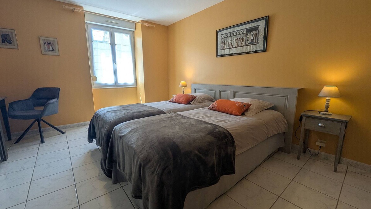 Chateauvillain Cottage | Charming Village Home: Scenic Walks, Close to Attractions, Sleeps 4