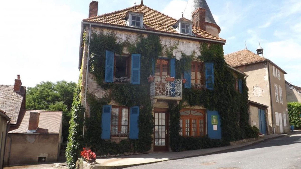 Billy Cottage | Charming Village Gîte with Terrace, Garden, and Modern Amenities near Vichy