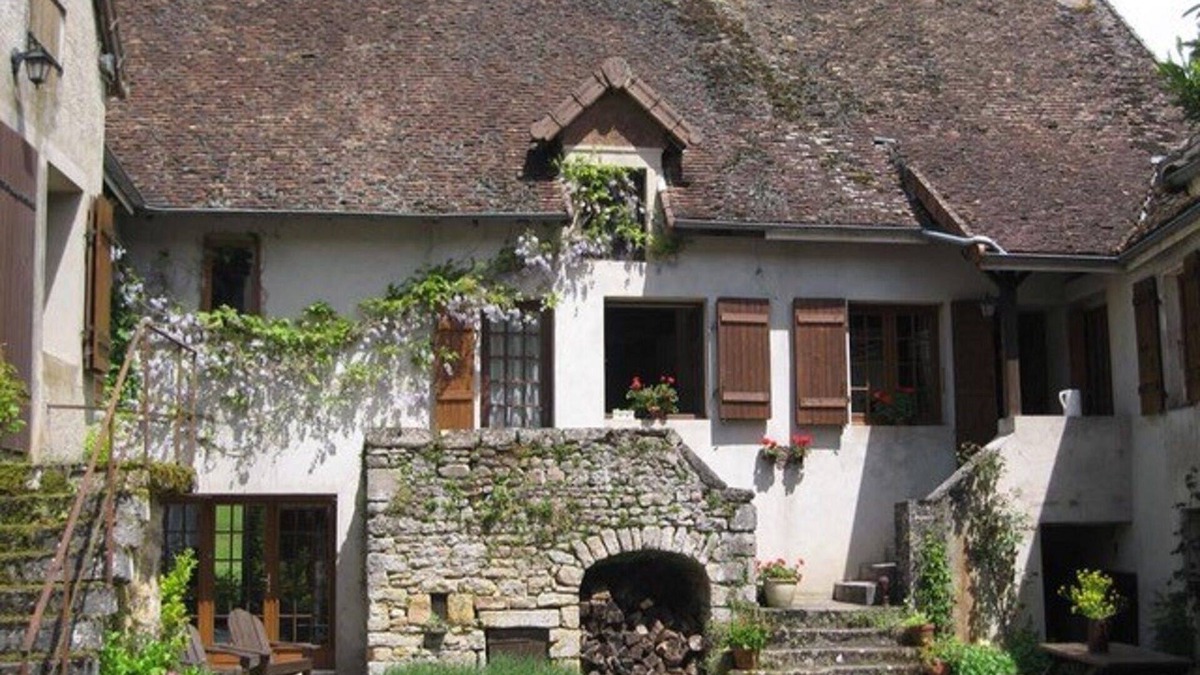 Couches House | Charming village house for 8 with private pool Close to vineyards and Beaune
