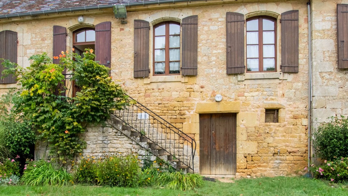 Saint-Cernin-de-lHerm Cottage | Charming Village House with Terrace, WiFi, BBQ, Near Villefranche du Périgord