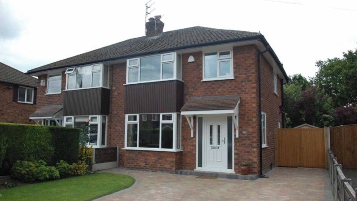 Bramhall House | Charming Village house in Bramhall near Manchester