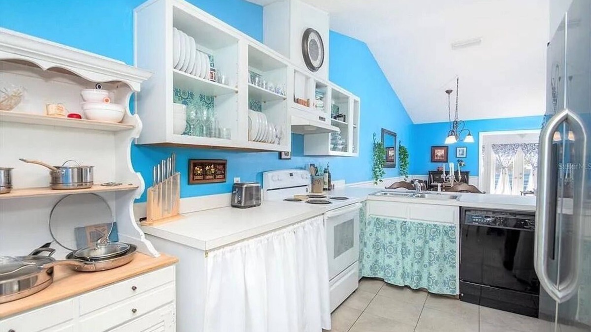 Tarpon Springs Villa | Charming Vintage Haven- Sponge Docks and Beaches Nearby!