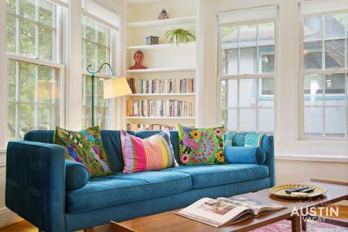 Barton Heights House | Charming Vintage House in Zilker with Hot Tub and Parking