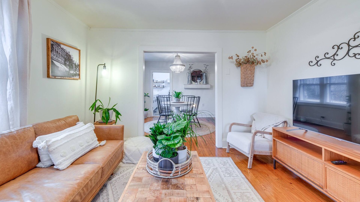 Farmville House | Charming Virginia Retreat w/Covered Porch & Yard!