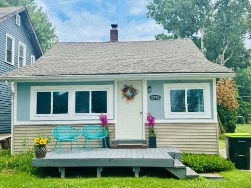 Novi House | Charming Walled Lake MI Cottage