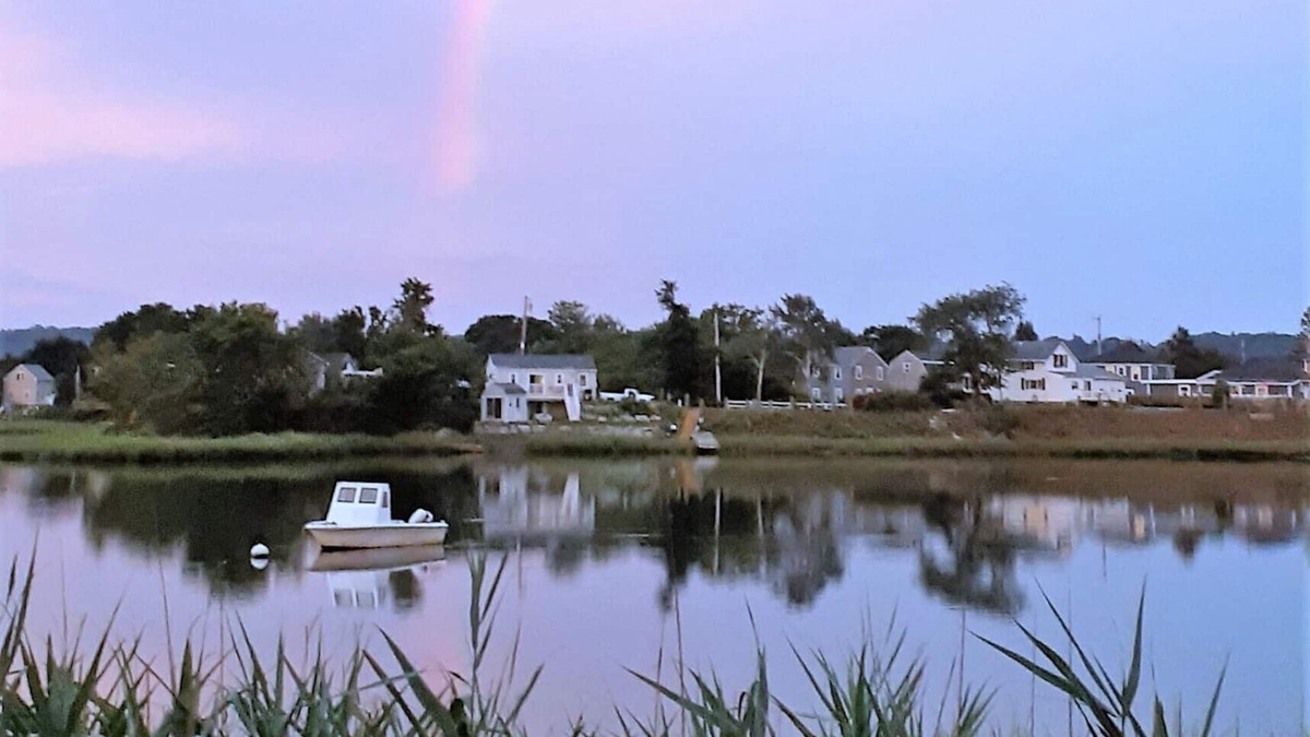Portsmouth House | Charming water front home Quiet walkable beach neighborhood. Portsmouth R.I.