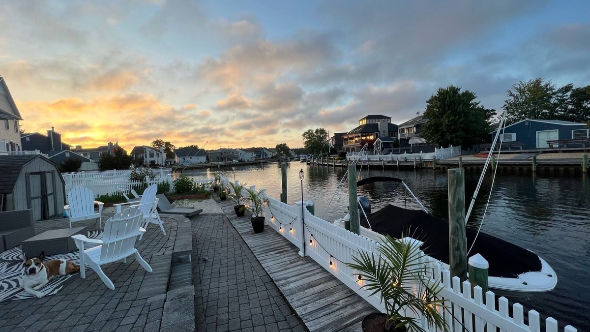 Osbornsville House | CHARMING WATERFRONT HOME IN PRIVATE BEACH COMMUNITY
