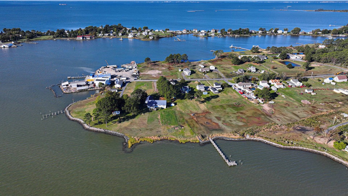 Fishing Creek Other | Charming Waterfront Farmhouse 10 minutes from Blackwater NWR - Pet Friendly