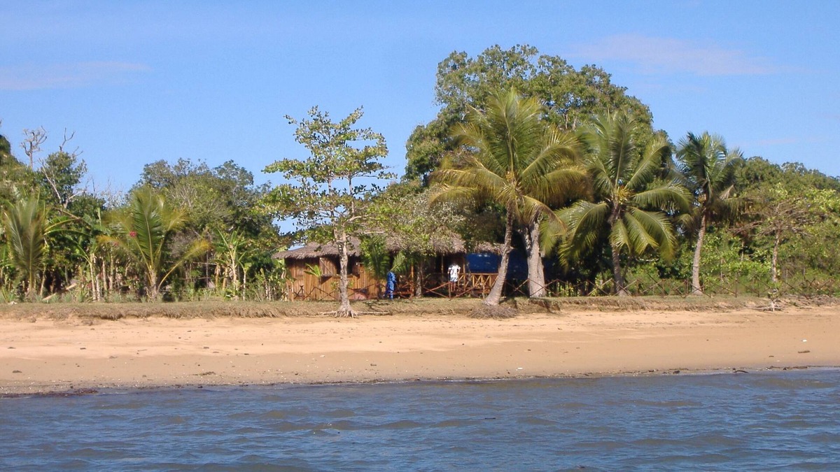 Nosy Be House | charming waterfront cottage near a coconut beach, great view