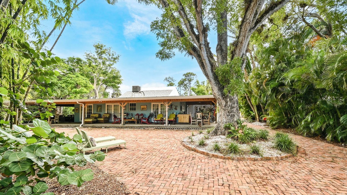 East Naples Apartment | Charming Waterfront Bungalow - only 2 miles to Olde Naples!