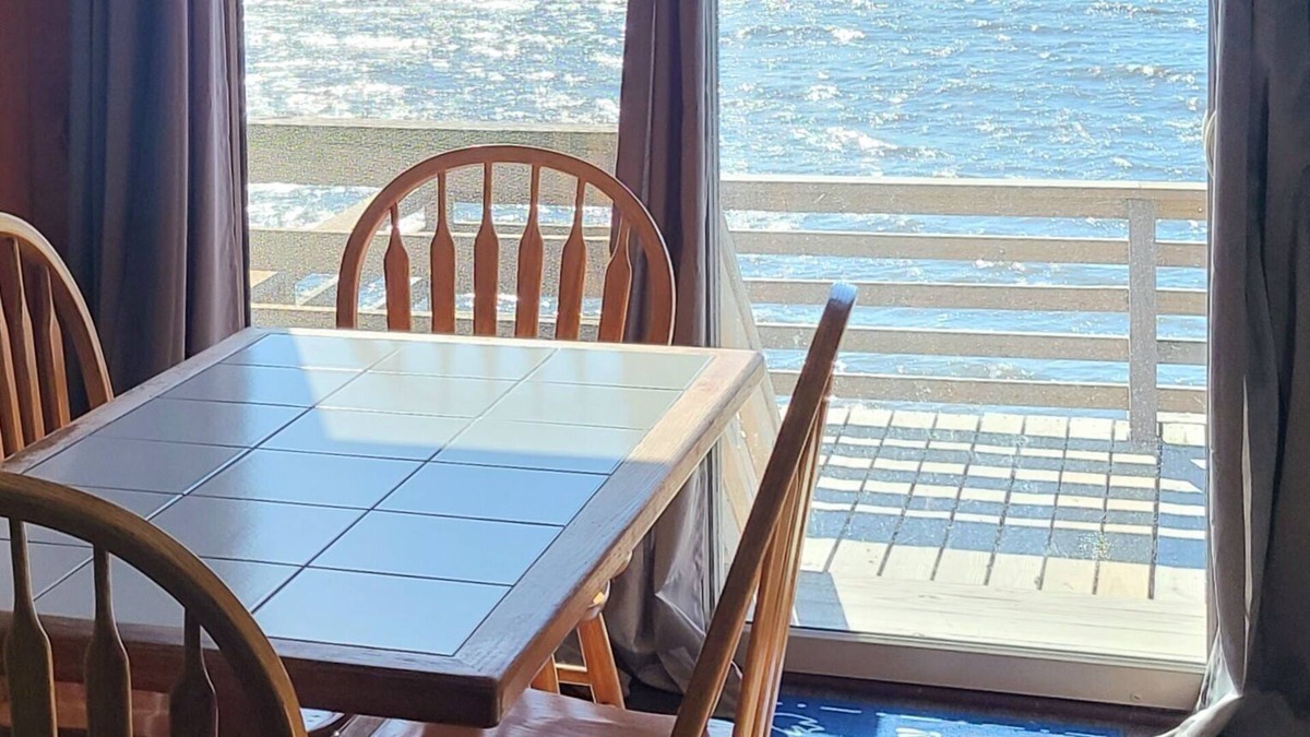 Fortescue Cottage | Charming Waterfront Cottage located ON the Bay! Fish, crab, relax 🎣🍹🌊