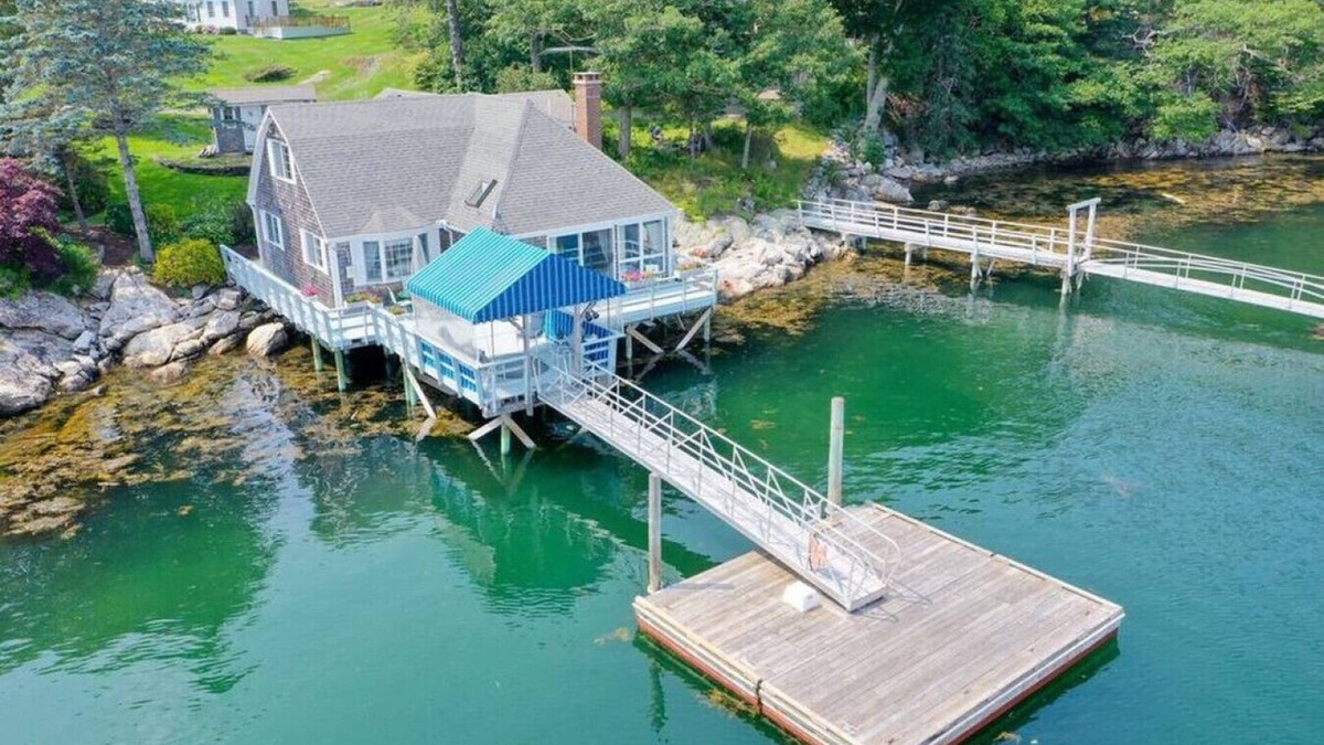 Southport Cottage | Charming Waterfront Cottage with Private Dock