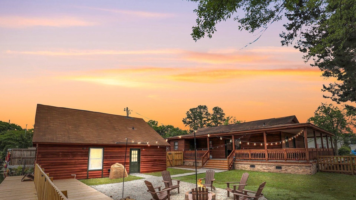 Russellville House | Charming Waterfront Compound w/Lake Access - Pet Friendly -Theatre and Game Room