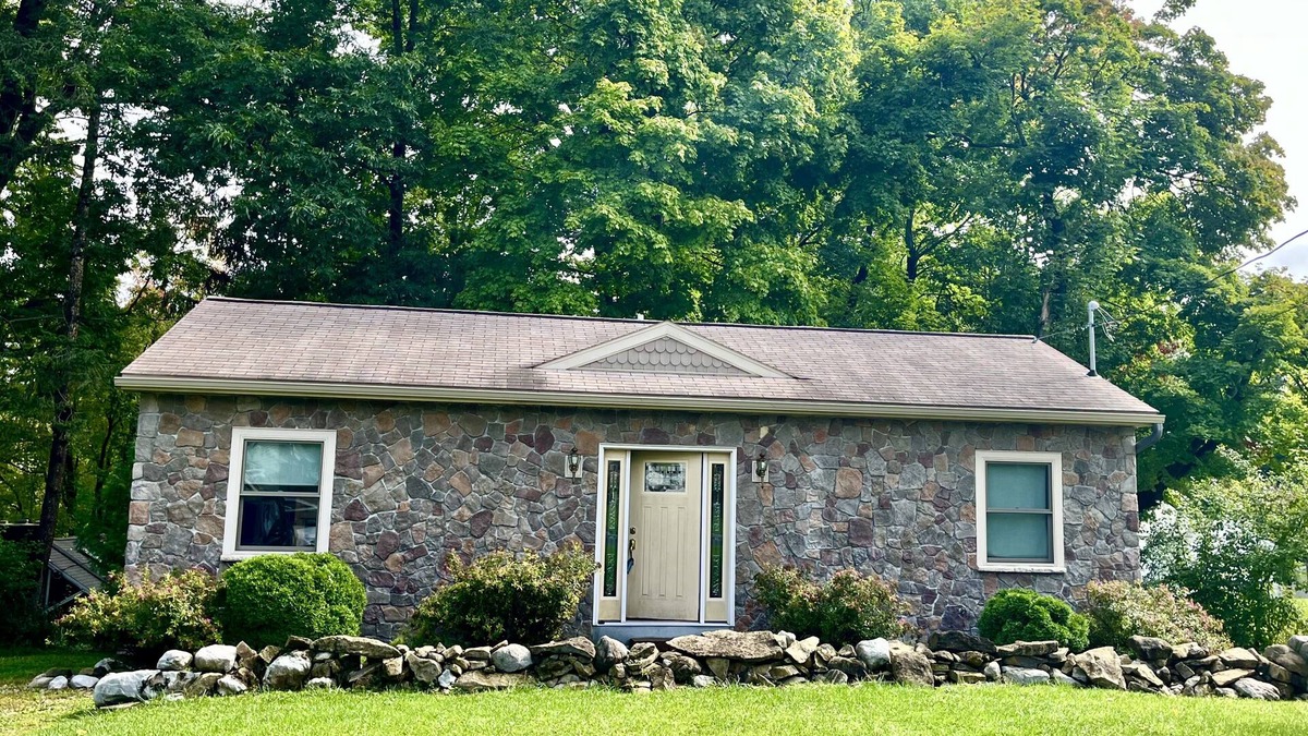 Melrose Park Cottage | Charming Waterfront Cottage with Lake Access