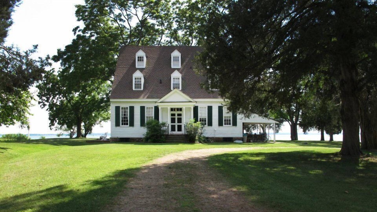 Nuttsville House | Charming Waterfront Family Getaway On The Rappahannock
