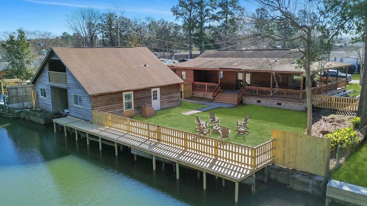 Russellville House | Charming Waterfront Home w/Lake Access - Pet Friendly